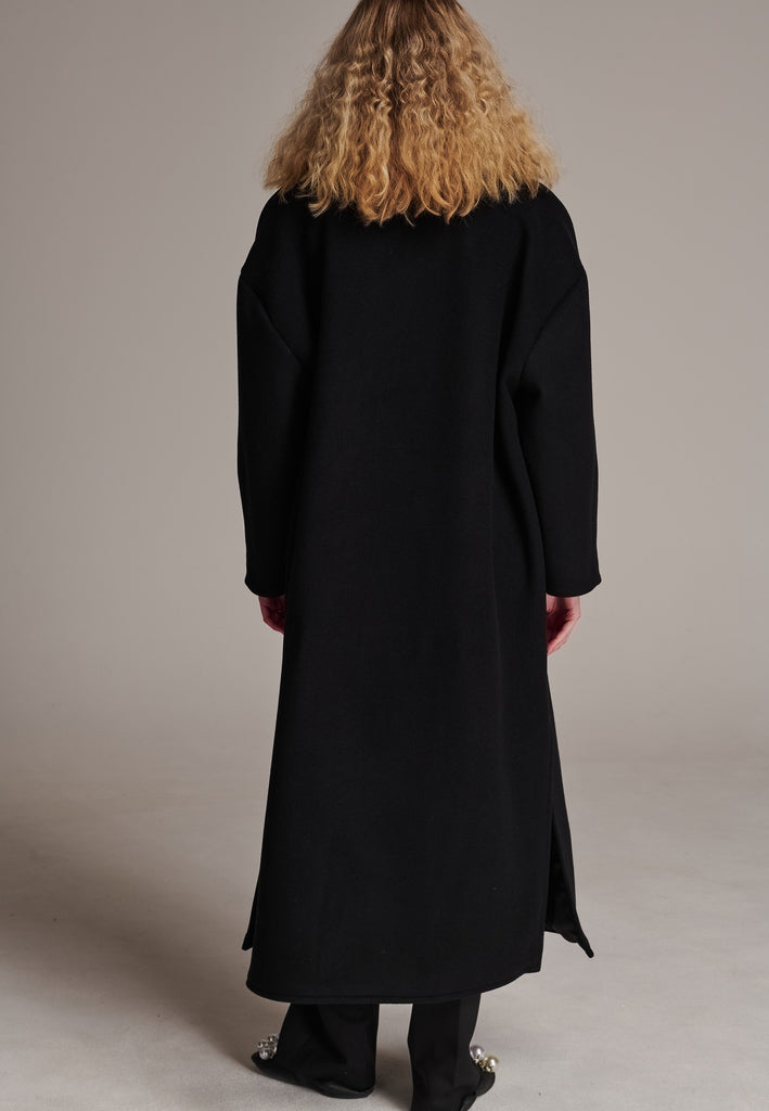 This long, oversized coat is crafted from a luxurious cashmere-wool blend, designed to keep you both warm and stylish. Don’t miss the interior pocket finished with our couture zipper, and the ‘We Should Kiss’ mantra inside, a reminder to embrace kindness. This coat offers a cool, sophisticated look, perfect for pairing with everything from evening dresses to denim, making it a versatile statement piece you’ll want to wear everywhere.