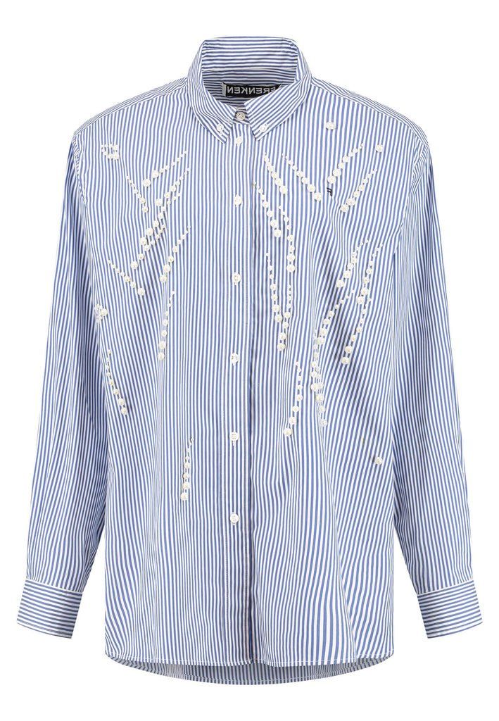 FRENKEN manages to create designs that are somehow classic yet totally modern at the same time. This oversized very easy-to-wear menswear shirt is a true homage to the eighties cut Ralph Lauren men's shirt. Dropped shoulders, with adjustable shoulder pads. Detailed with a mirrored F. Cut from 100% cotton poplin. This Ralf shirt is embellished with faux pearls in an increasing from small to large formation. It's an asset to your wardrobe.