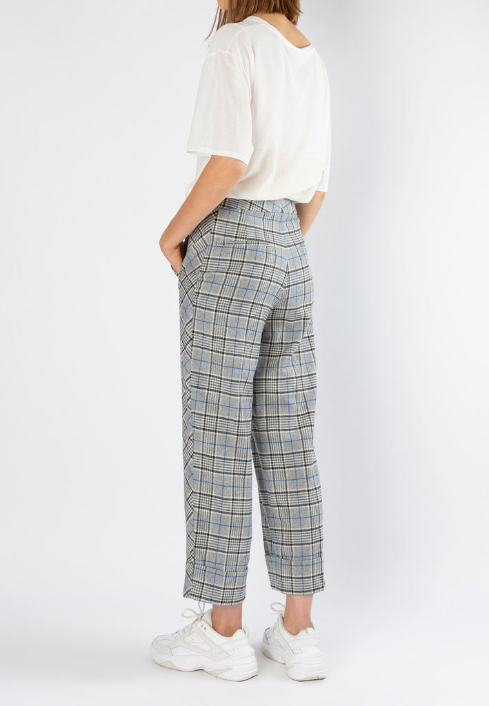 Motif | Pants | Black & Grey Check. Cropped length suiting pants made in Portugal from checked wool-blend. Detailed with turned-up cuffs. Team with the coordinating blazer PATTERN and pumps or sneakers for a laid back feel.