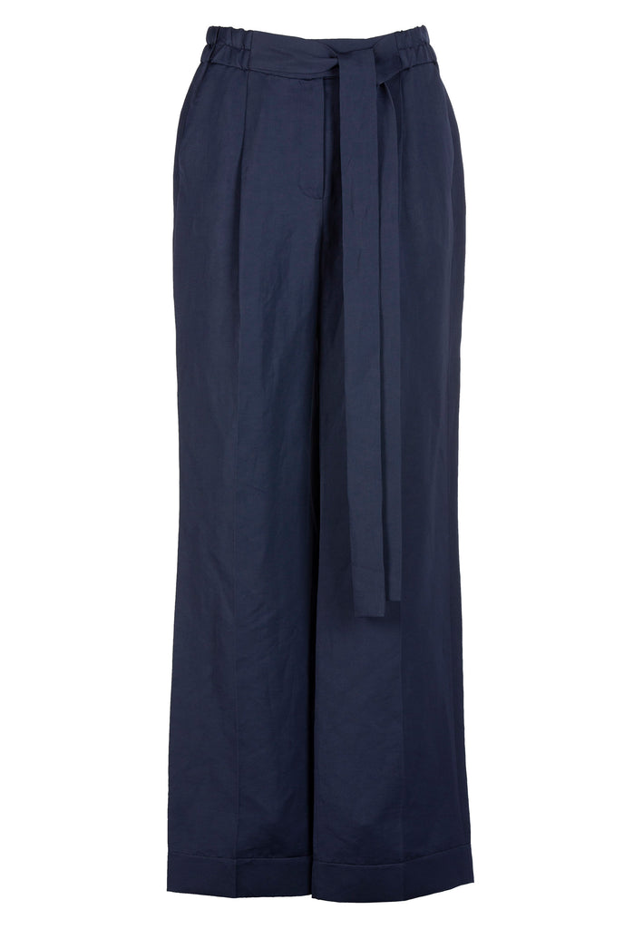 Strick | Pants | Navy. Perfect flowy leg pants, detailed with an elasticated back waist with a self-tie belt. With two front pleats and pockets, made from a beautiful linen blend. Style it with a basic t-shirt or a light jersey.